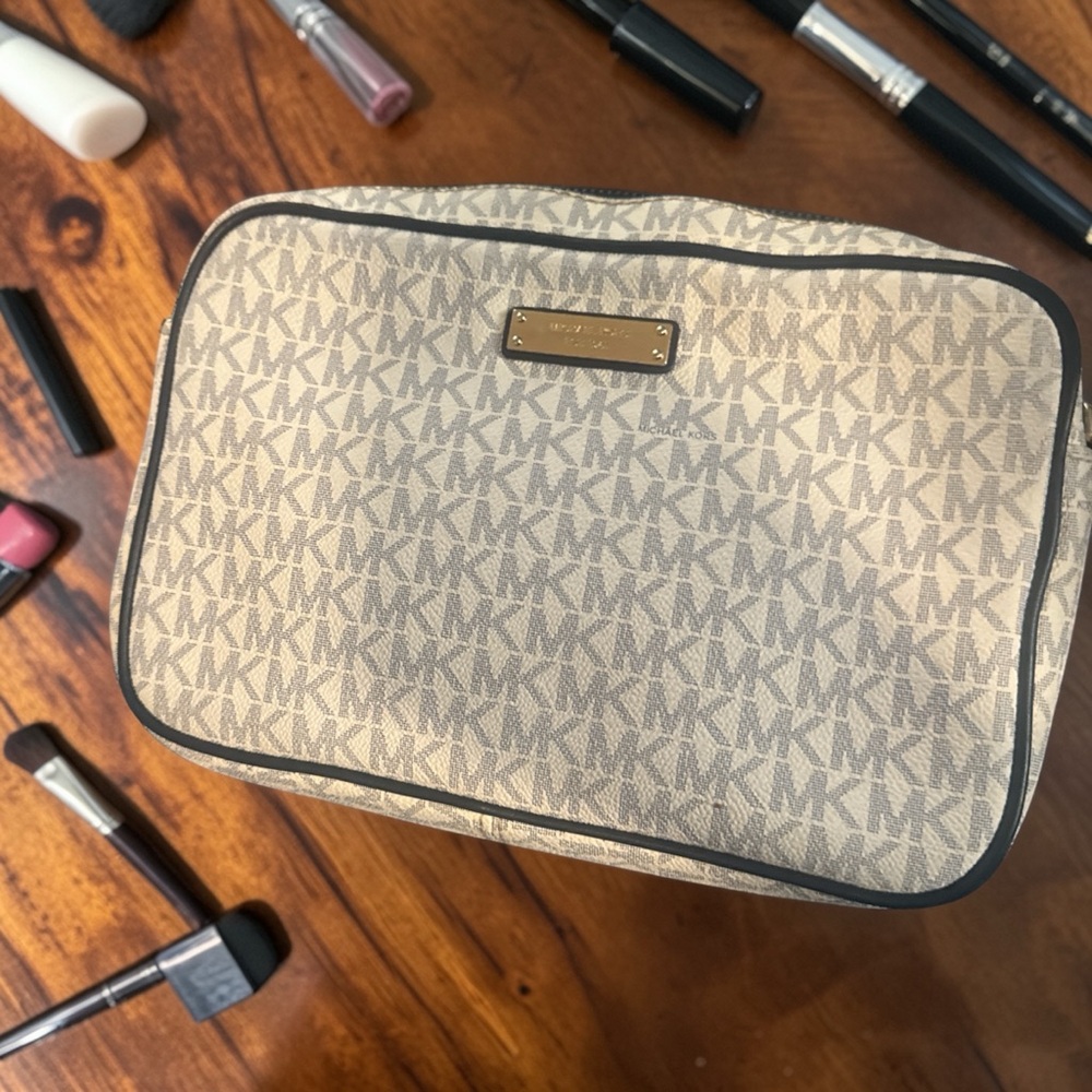 Michael Kors Jet Set Crossbody